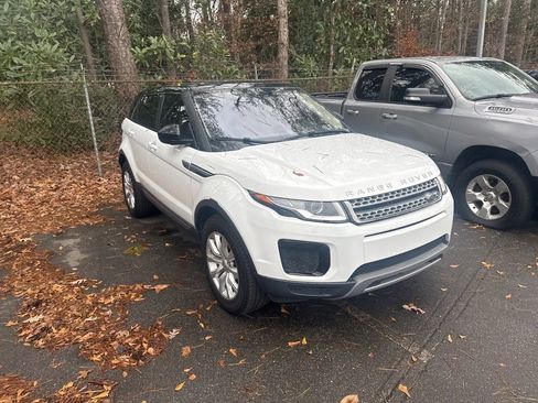 Used 2019 Land Rover Range Rover Evoque SE image 3