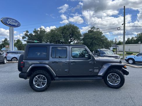 Used 2019 Jeep Wrangler Unlimited Sahara w/ Safety Group AWD/4WD image 8