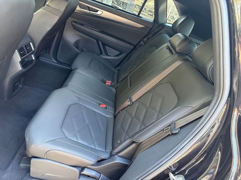 Used 2025 Volkswagen Atlas Cross Sport SE image 34