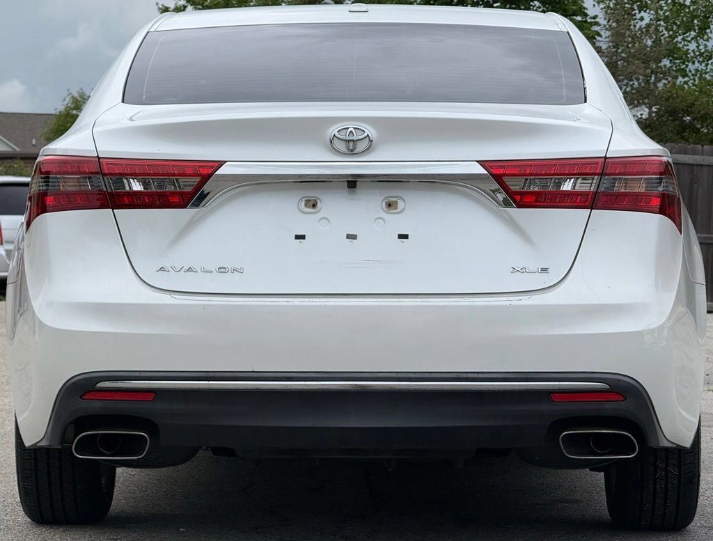 Used 2016 Toyota Avalon XLE Plus w/ Preferred Accessory Package FWD image 4