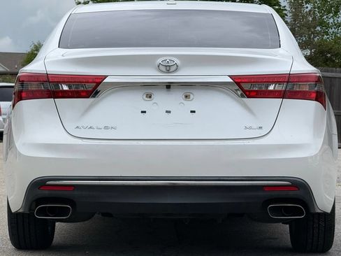 Used 2016 Toyota Avalon XLE Plus w/ Preferred Accessory Package FWD image 4