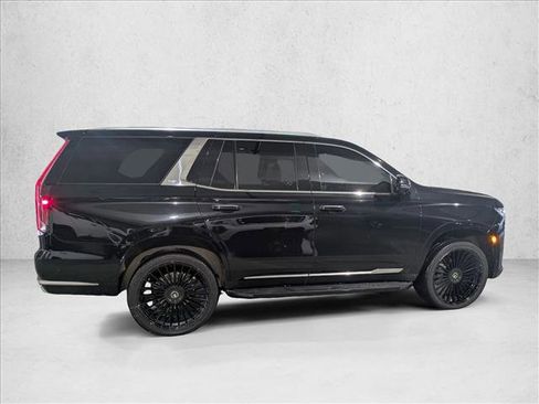 Used 2022 Cadillac Escalade Premium Luxury image 4