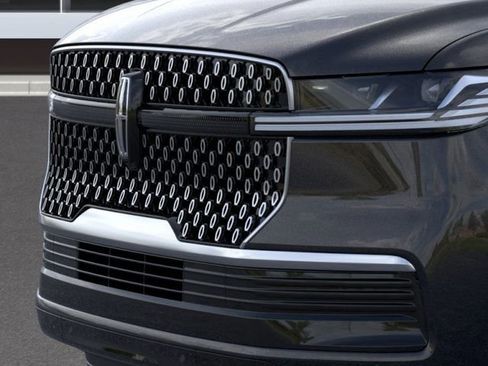 New 2026 Lincoln Navigator L Premier AWD/4WD image 17