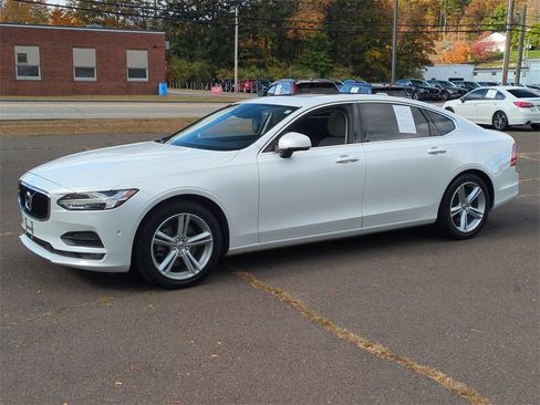Used 2018 Volvo S90 T5 Momentum w/ Convenience Package image 2