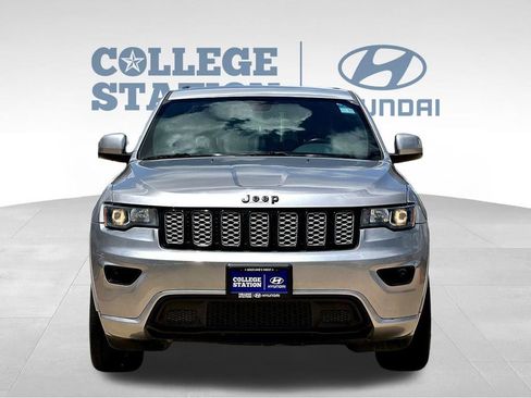 Used 2020 Jeep Grand Cherokee Altitude RWD image 5