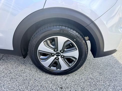 Used 2018 Kia Niro FE FWD image 10