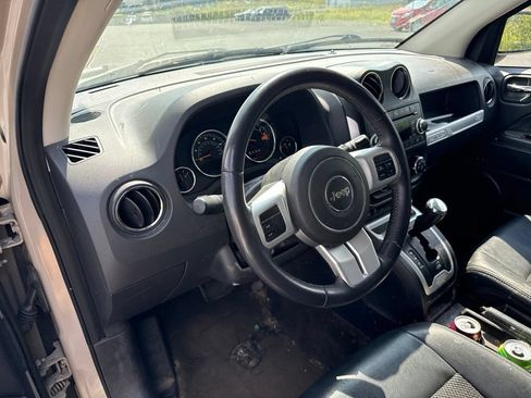 Used 2017 Jeep Compass Latitude AWD/4WD image 11