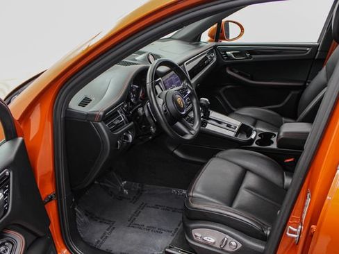 Used 2023 Porsche Macan AWD/4WD image 15