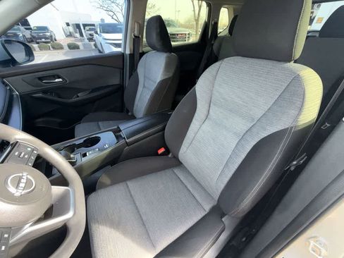 Used 2023 Nissan Rogue SV image 11