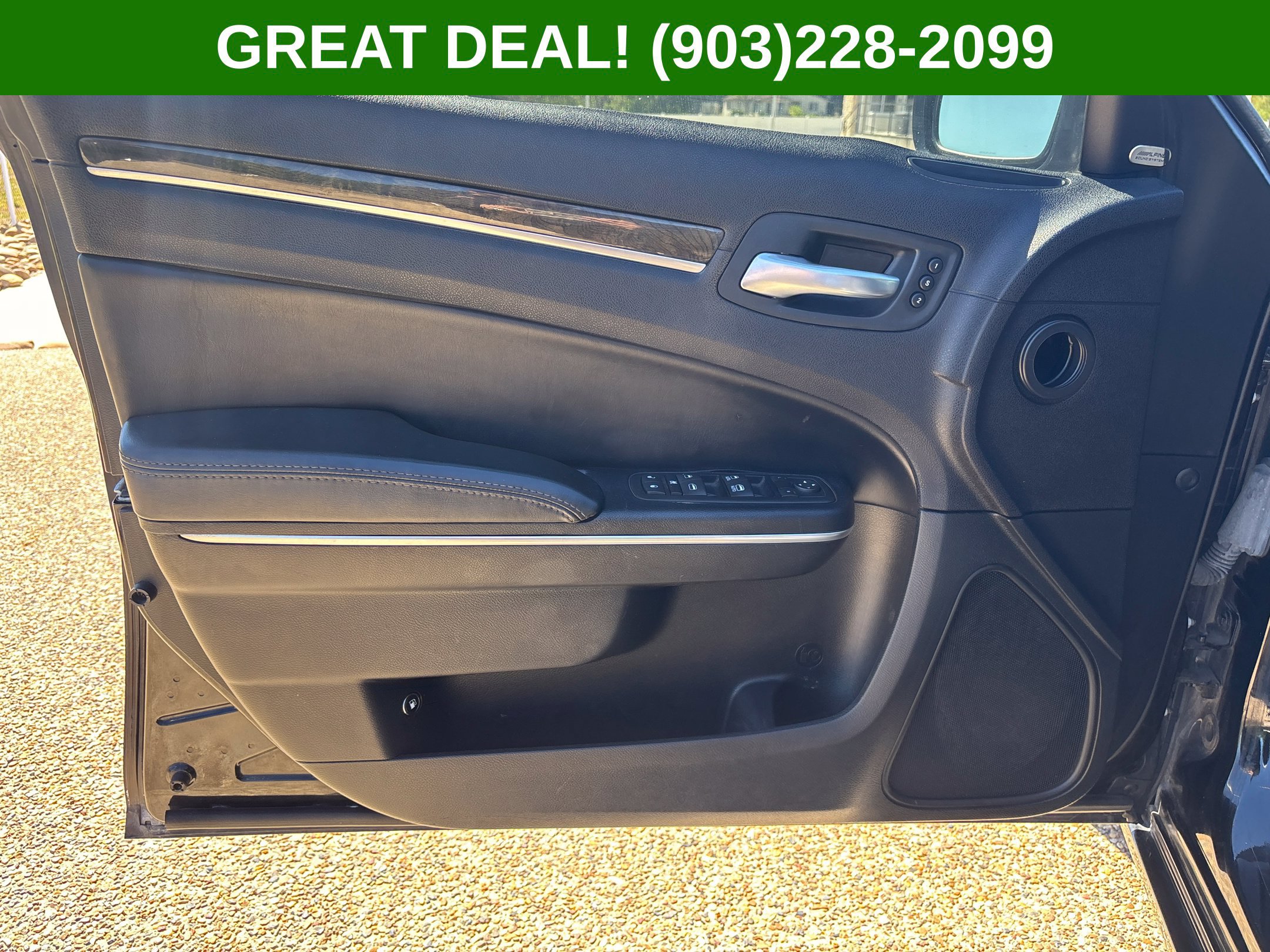 Used 2016 Chrysler 300 C RWD image 22