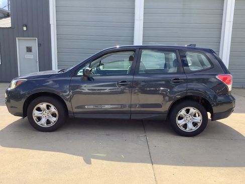 Used 2017 Subaru Forester 2.5i AWD/4WD image 5