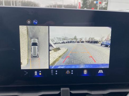 Used 2025 Chevrolet Equinox LT w/ Safety and Technology Package image 29