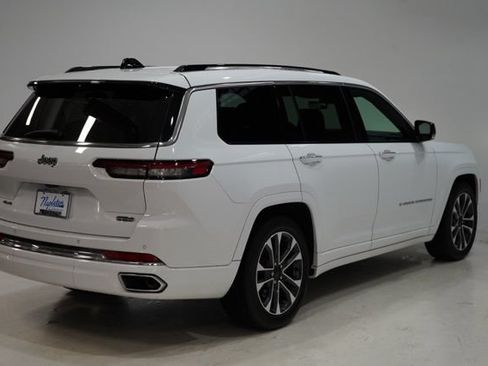 Used 2023 Jeep Grand Cherokee L Overland w/ Luxury Tech Group IV AWD/4WD image 7