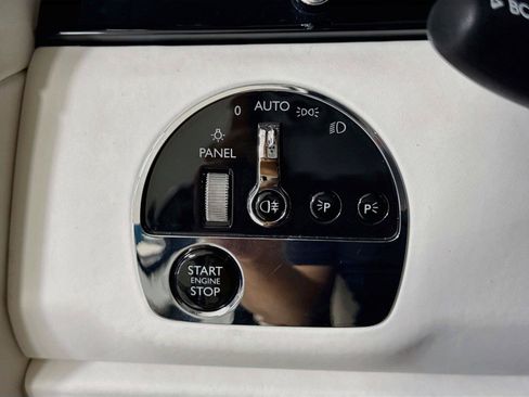 Used 2025 Rolls-Royce Cullinan AWD/4WD image 25