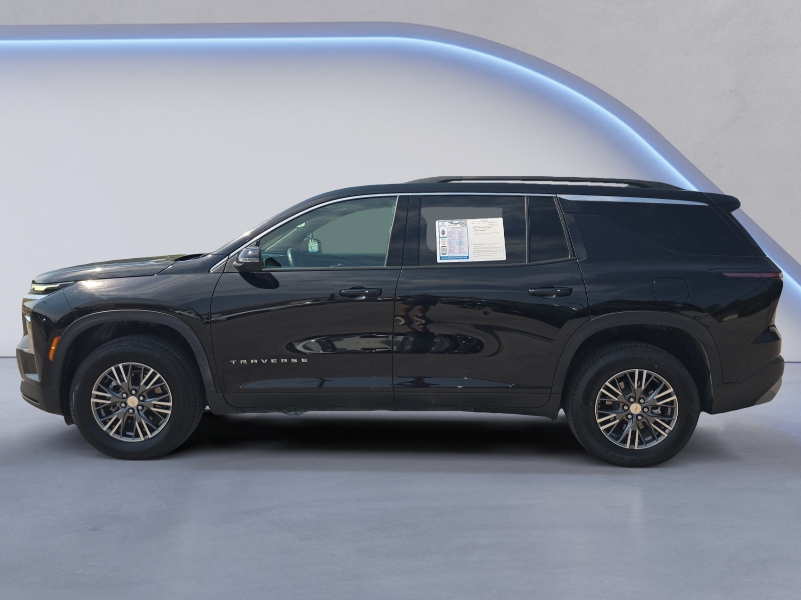 Used 2026 Chevrolet Traverse LT AWD/4WD image 2