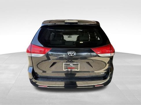 Used 2014 Toyota Sienna XLE FWD image 4