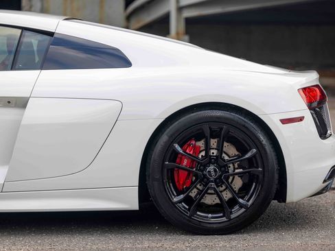 Used 2018 Audi R8 V10 RWD image 35