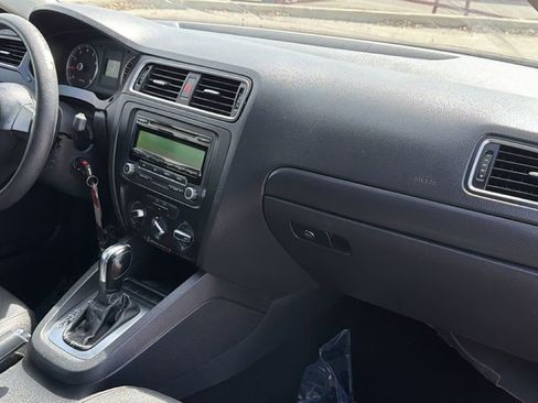 Used 2012 Volkswagen Jetta SE image 40