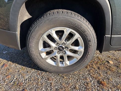 Used 2020 Chevrolet Traverse LT image 11