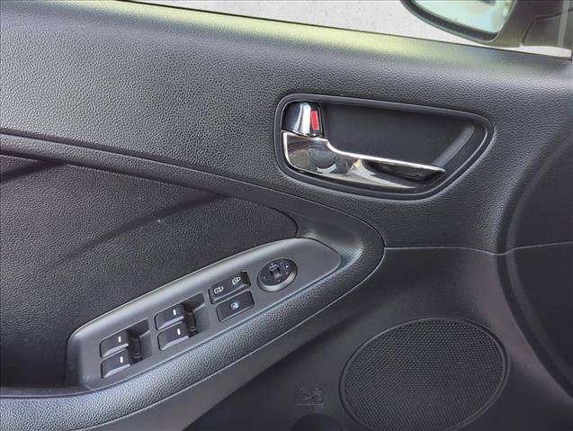 Used 2016 Kia Forte LX FWD image 8