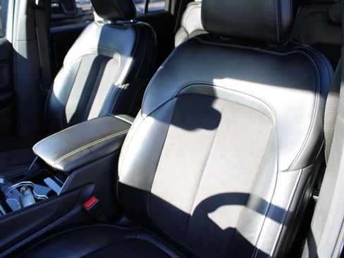 Used 2023 Jeep Grand Cherokee L Laredo image 22