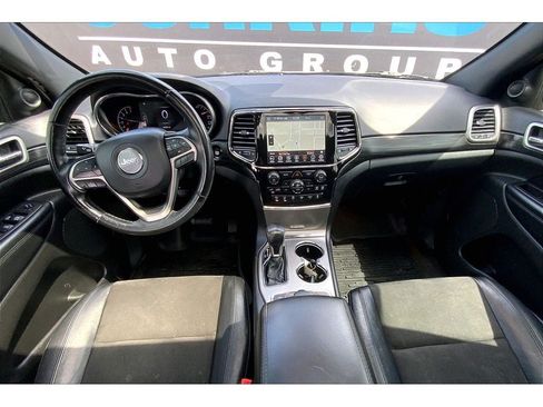 Used 2022 Jeep Grand Cherokee Laredo X AWD/4WD image 17