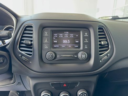 Used 2018 Jeep Compass Latitude FWD image 20