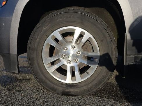 Used 2019 Chevrolet Suburban LT image 24