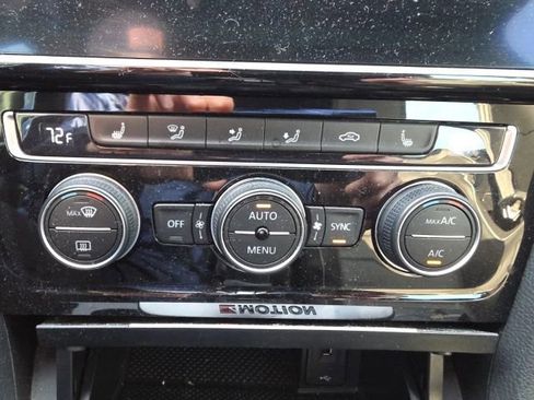 Used 2019 Volkswagen Golf R 4-Door image 21