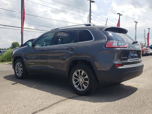 Used 2019 Jeep Cherokee Latitude Plus w/ Cold Weather Group AWD/4WD image 6