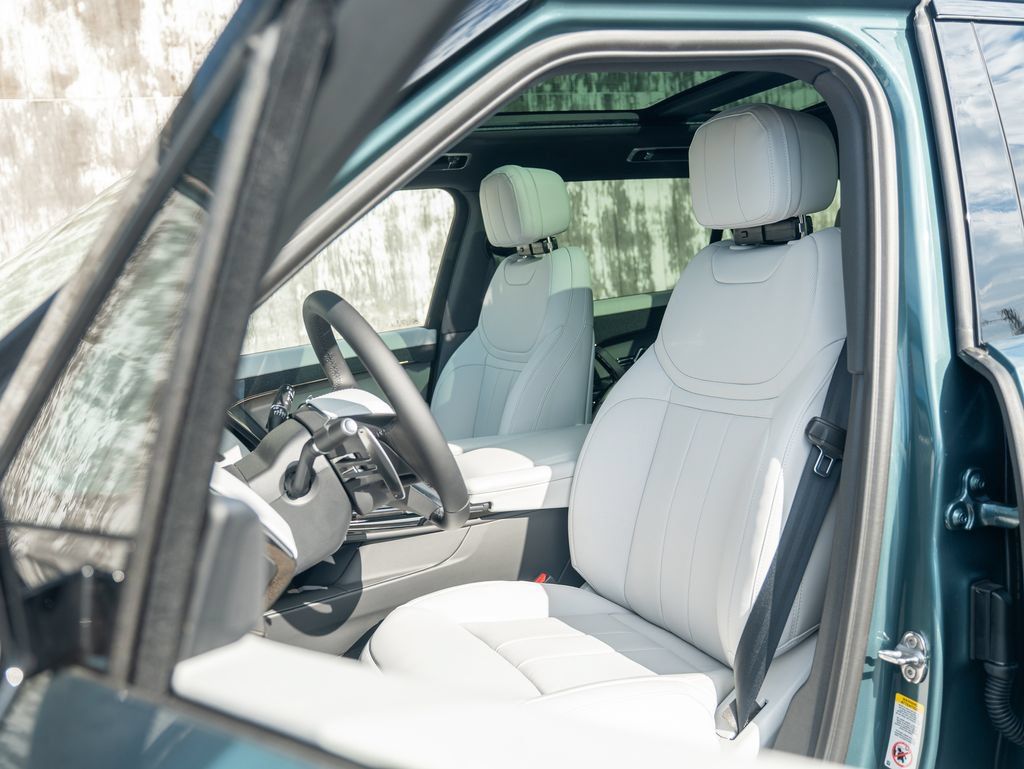 New 2027 Land Rover Range Rover Sport SE AWD/4WD image 19