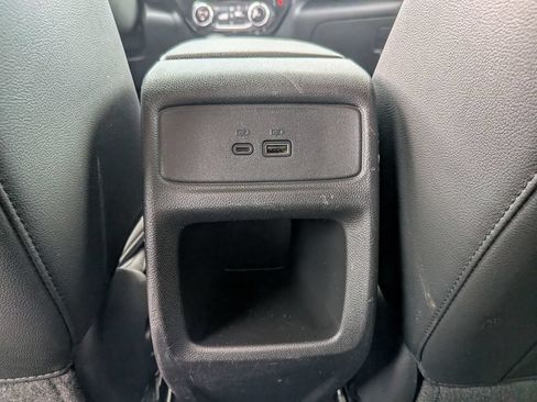 Used 2025 Chevrolet Trax LT w/ LT Convenience Package FWD image 33