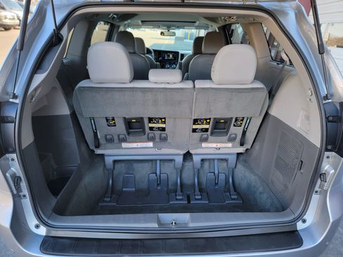 Used 2017 Toyota Sienna XLE w/ XLE Navigation Package image 16