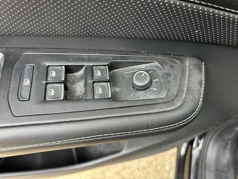 Used 2024 Volkswagen Atlas Cross Sport SE FWD image 26