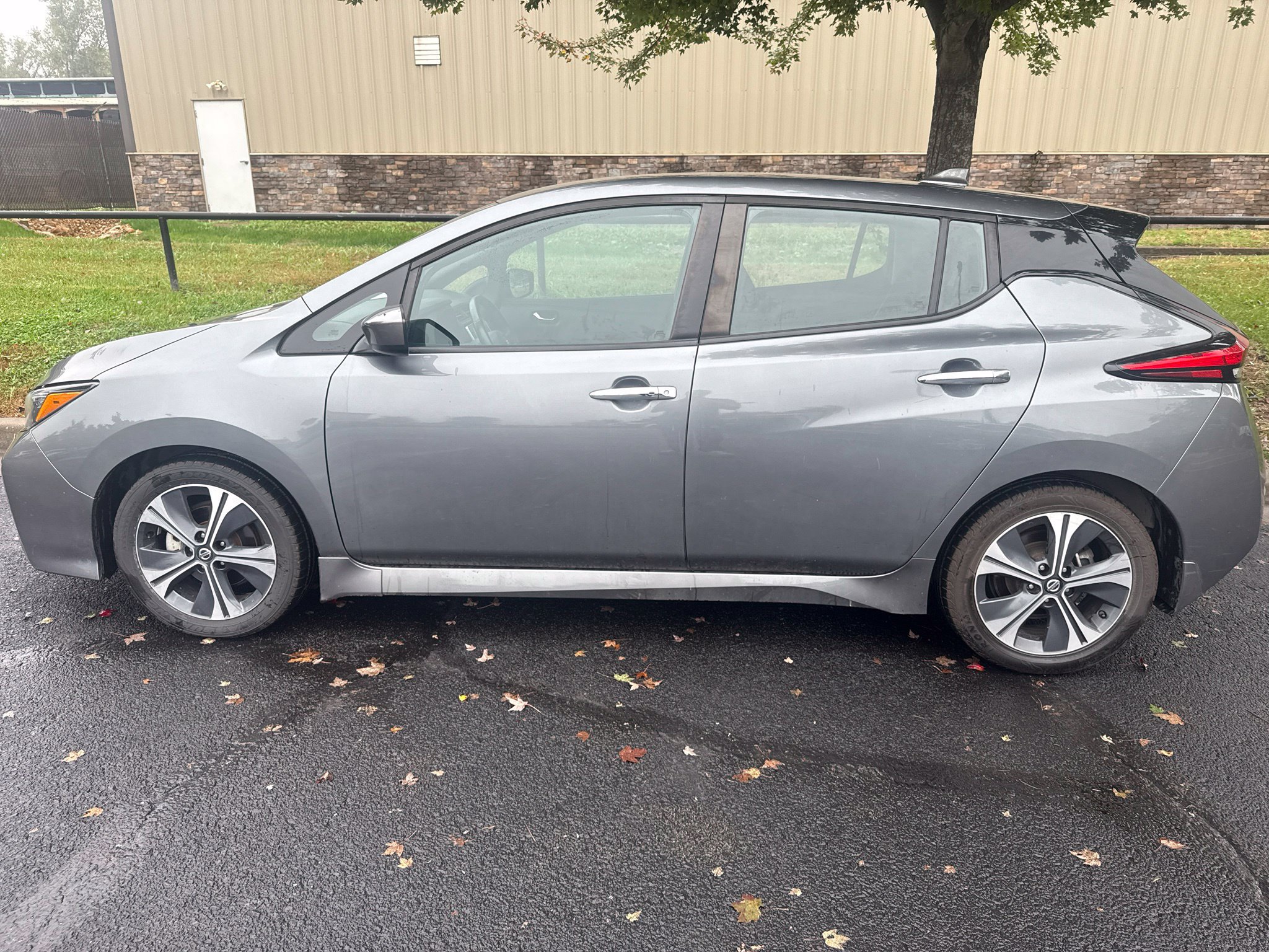Used 2020 Nissan Leaf SV FWD image 8