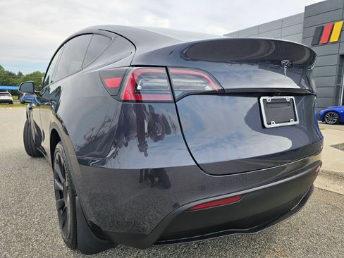 Used 2024 Tesla Model Y Long Range AWD/4WD image 3