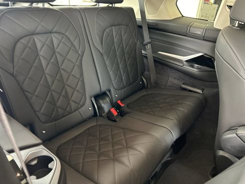 Used 2023 BMW X7 xDrive40i w/ Premium Package AWD/4WD image 37