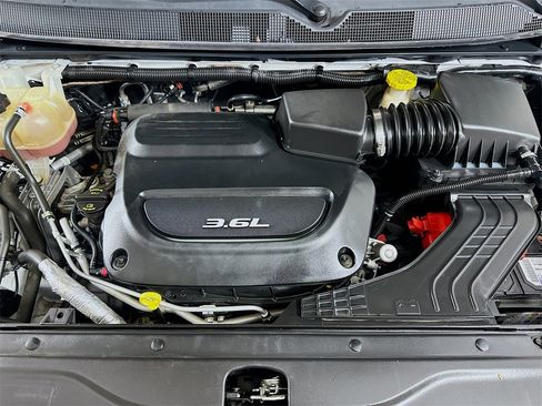 Used 2018 Chrysler Pacifica Touring Plus w/ Tire & Wheel Group image 31