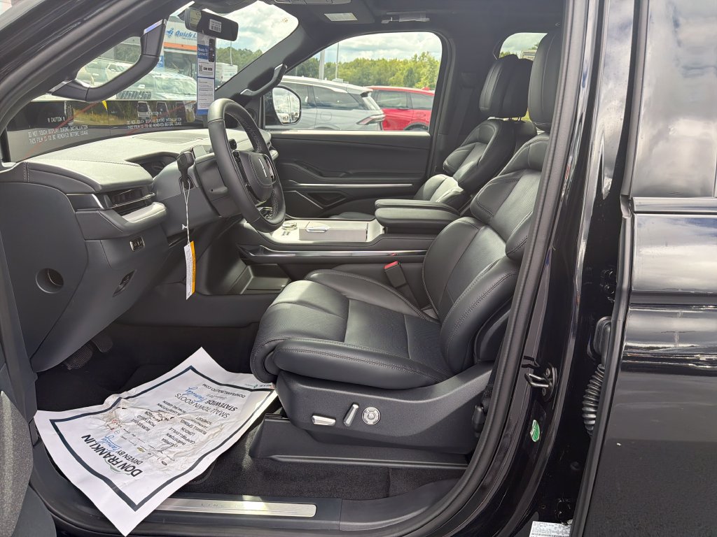 New 2027 Lincoln Navigator Reserve w/ Jet Appearance Package AWD/4WD image 13