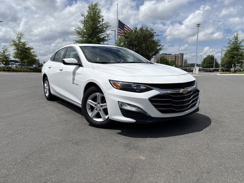 Used 2024 Chevrolet Malibu LT FWD image 2