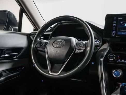 Certified 2022 Toyota Venza LE image 17