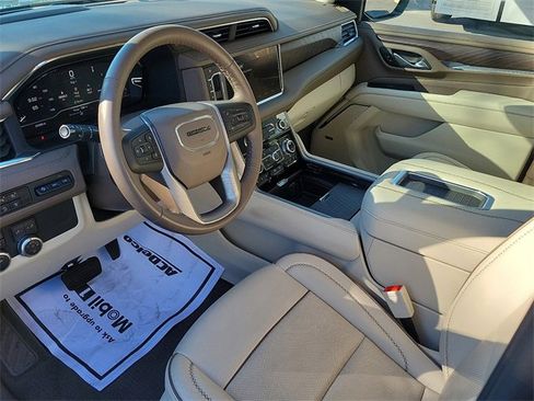 Used 2023 GMC Yukon Denali image 7