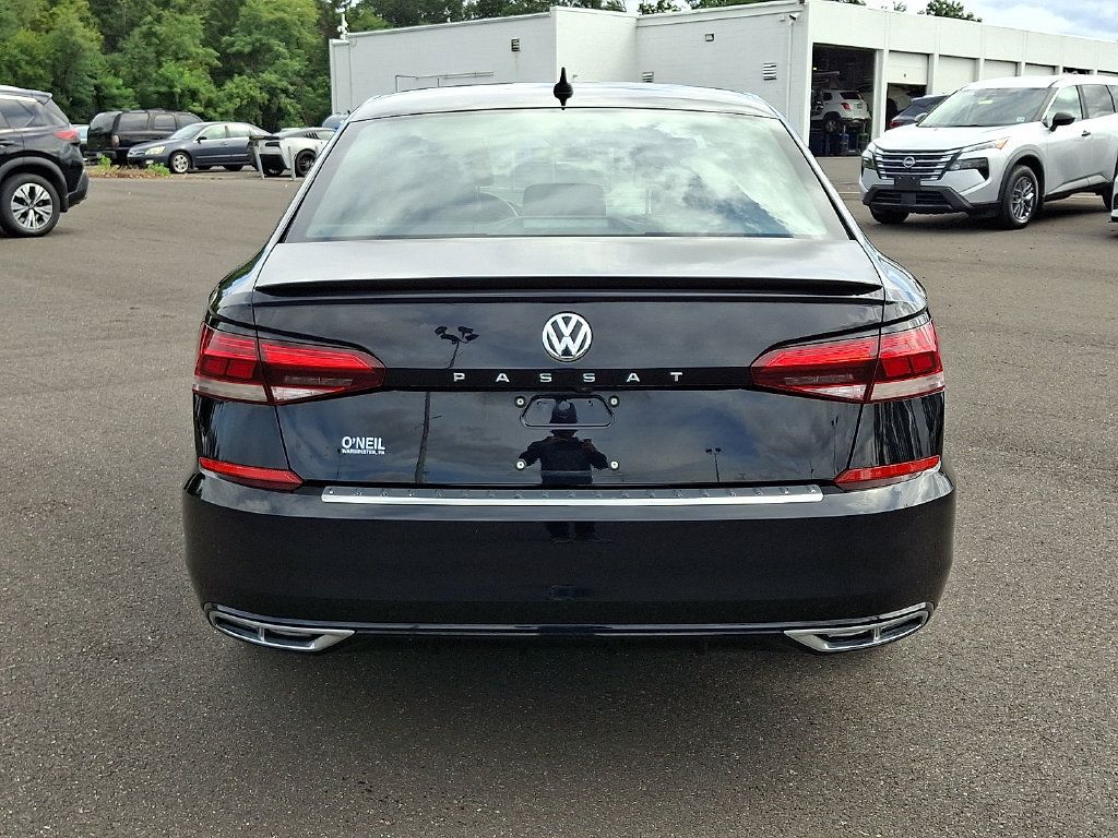 Used 2021 Volkswagen Passat 2.0T R-Line FWD image 5
