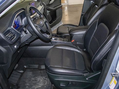 Used 2022 Ford Escape SEL w/ Technology Package image 8