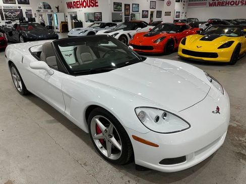 Used 2011 Chevrolet Corvette Convertible w/ Preferred Equipment Group RWD image 29