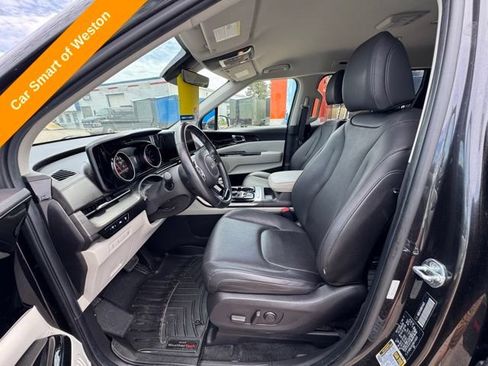 Used 2022 Kia Carnival EX FWD image 10