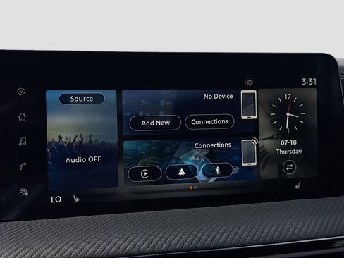 Used 2025 Nissan Kicks SR w/ SR Premium Package image 12