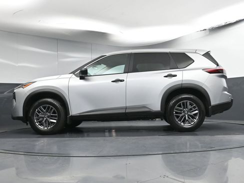 Used 2025 Nissan Rogue S image 26