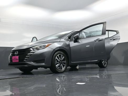 Used 2025 Nissan Versa SV FWD image 26