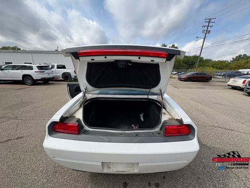 Used 2014 Dodge Challenger R/T image 25